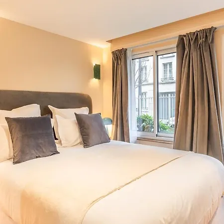 Maison Letellier - At Eiffel Tower *